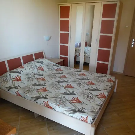 Golden Dreams , Mira *